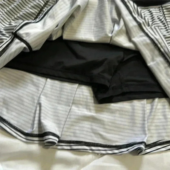 Kyodan black and white striped golf skort size medium - Picture 3 of 5